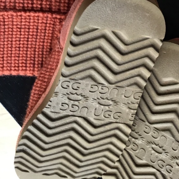 Cardy Uggs. Like new!!! Cozy. Super cute! size 7 - Picture 5 of 5